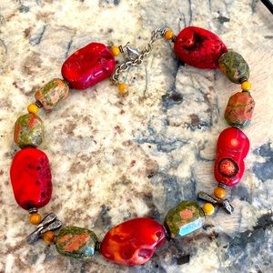 Coral and semiprecious stones necklace